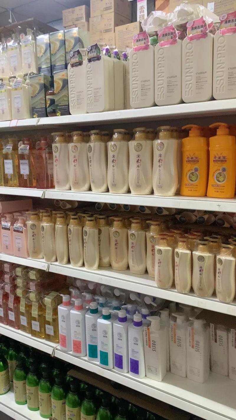 曉航化妝品批發(fā) 誠信經(jīng)營，質(zhì)量第一，歡迎新老客戶光臨